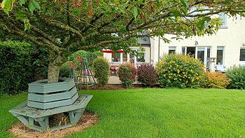 Spacious garden with various seating options